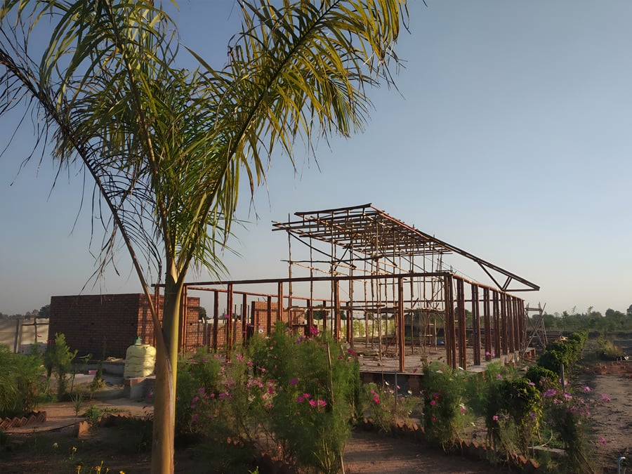 Beam installation between columns