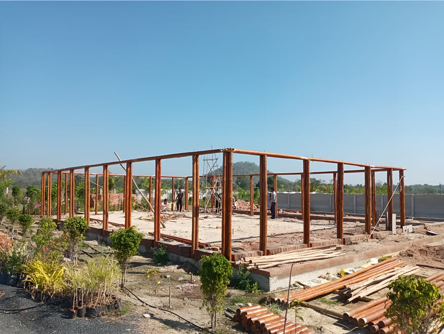 Structural frame with columns and beams fully erected